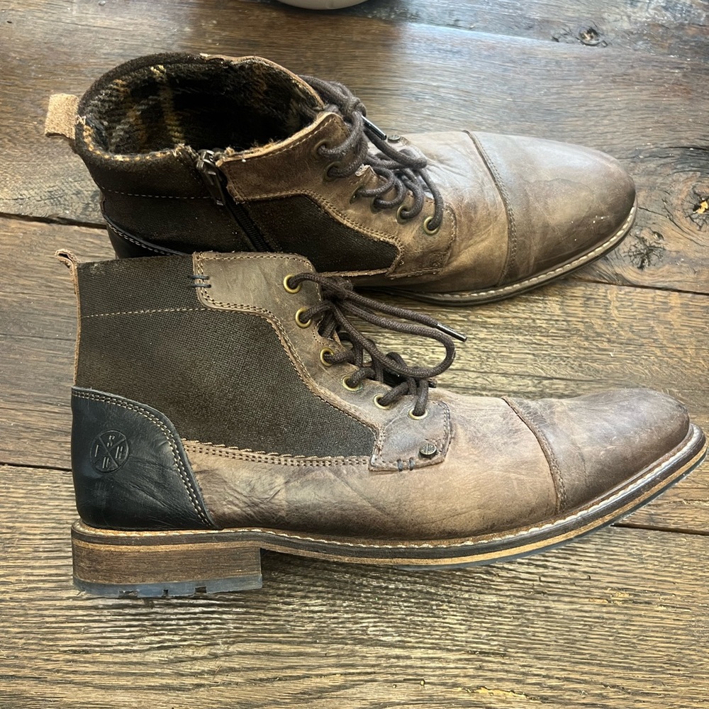 BullBoxer boots
Men’s size 12
Rustic brown